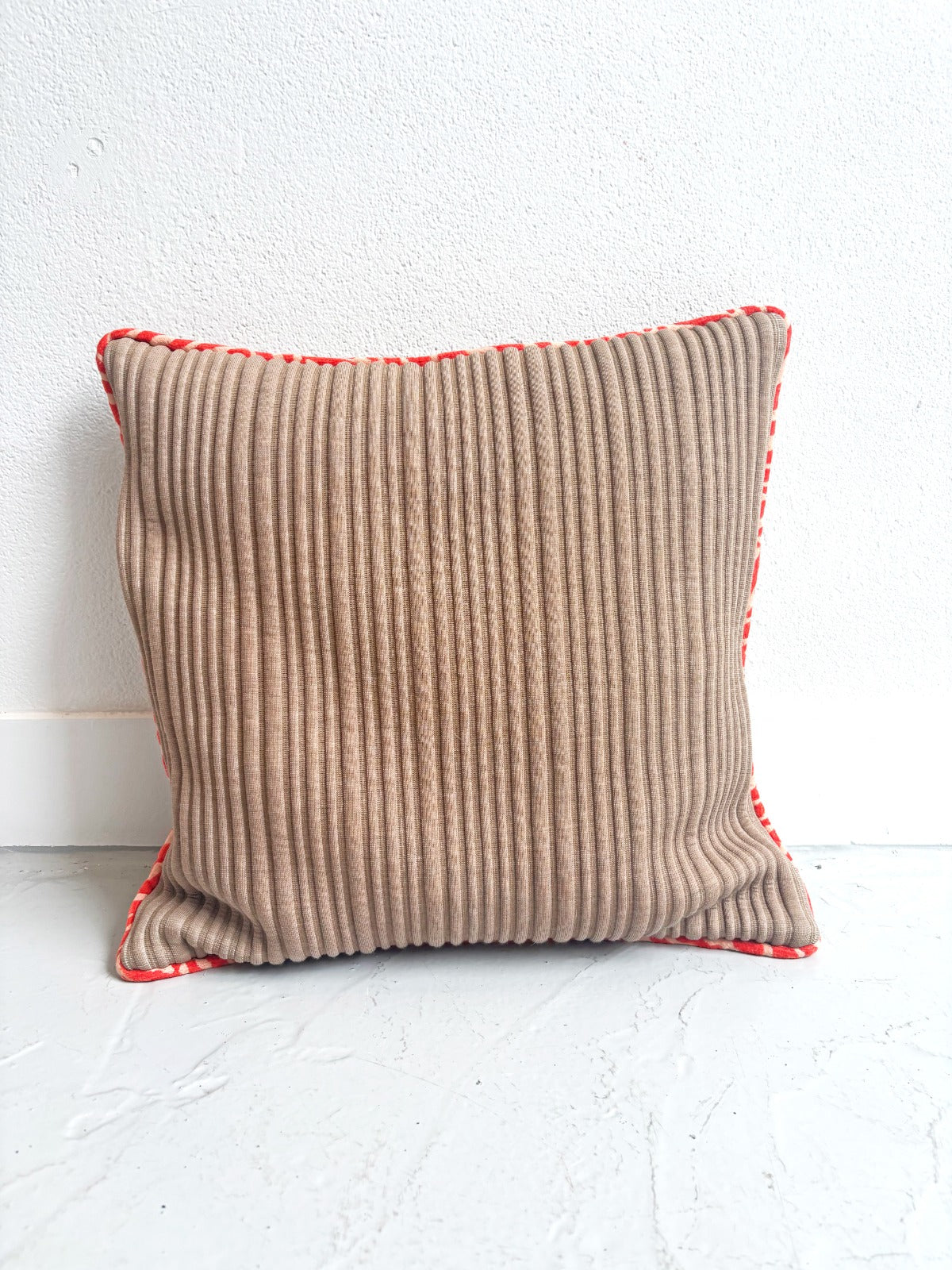 Pillow Oscar, taupe rib with coral and white rope piping, front