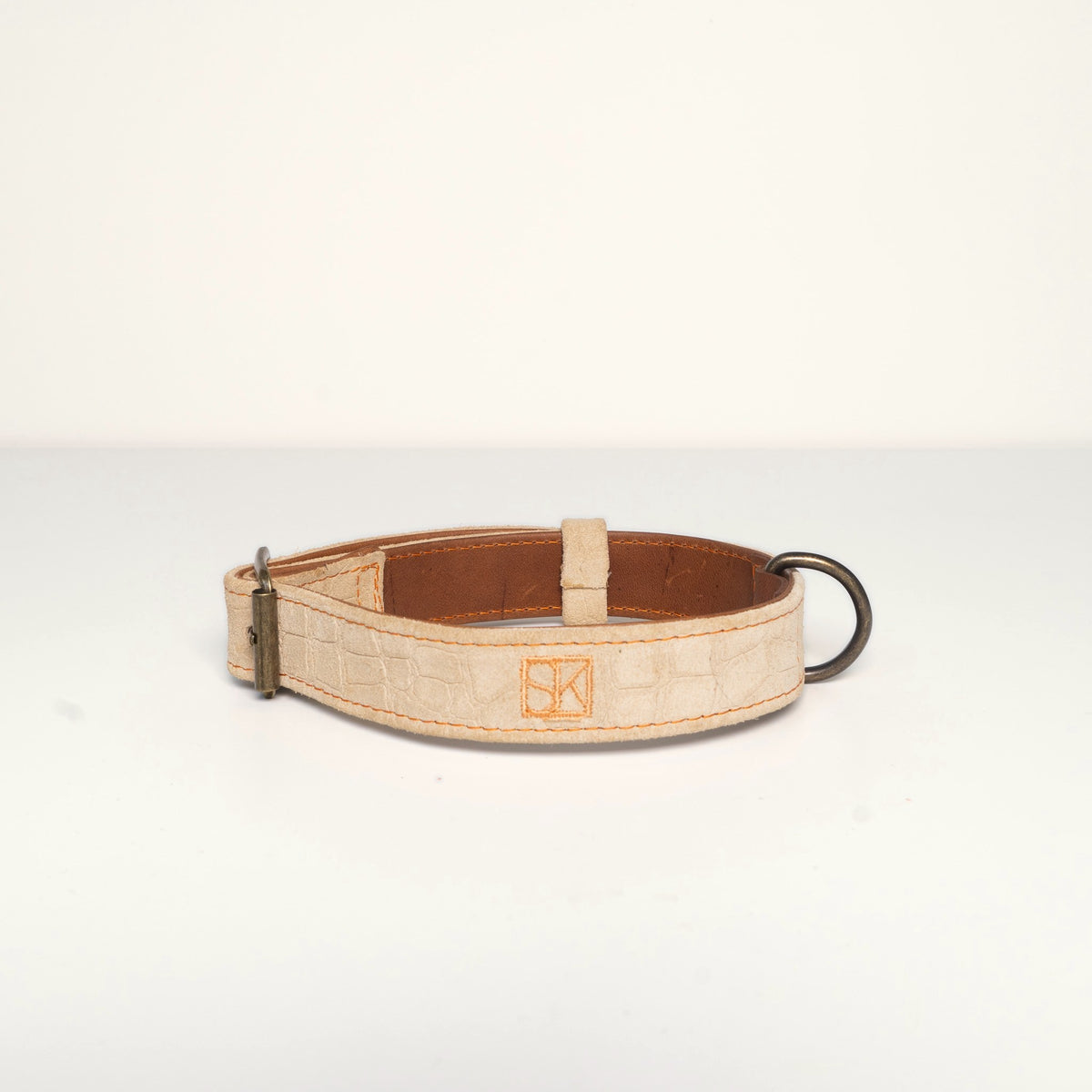 Collar Mira, sand coloured croco embossed suede, front with SK monogram
